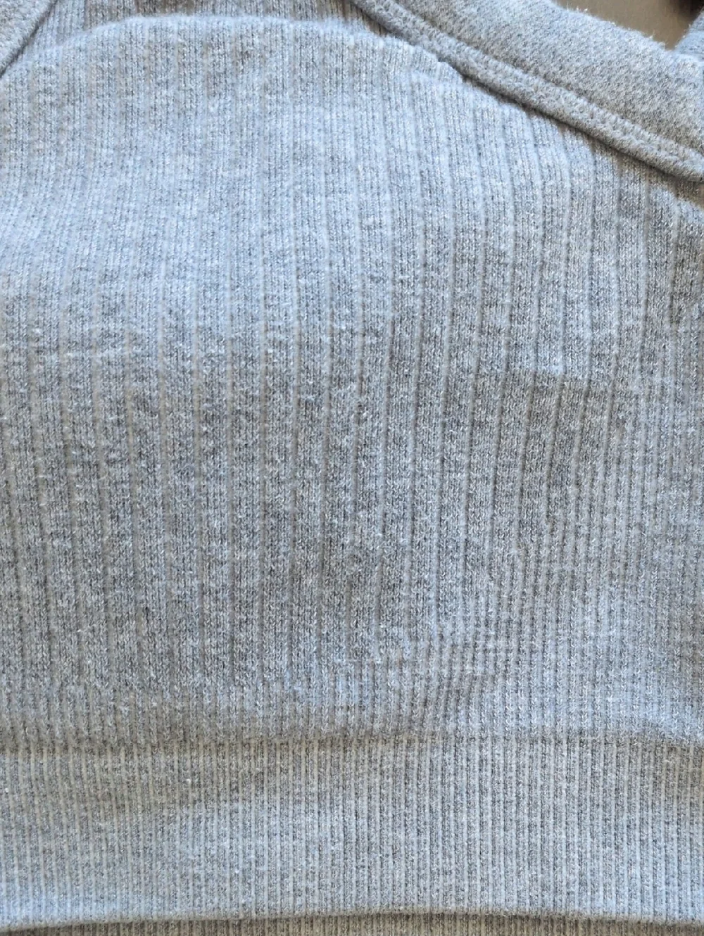 ALO Yoga Light Gray Ribbed Crossover Sports Bralette - Picture 2 of 5